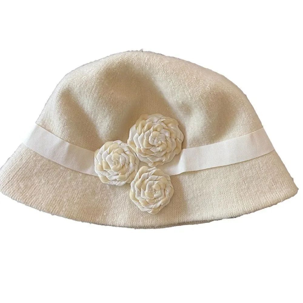 Nine West cream wool blend macramé floral hat flower on front ribbon